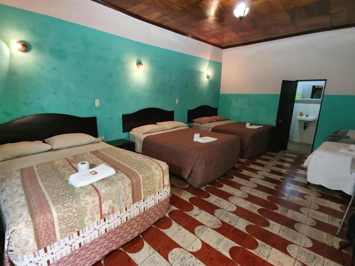 קצאלטננגו Hotel Kasa Kamelot Central מראה חיצוני תמונה